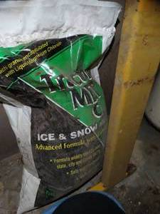 lot 1004 image: Ice Melt