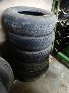 lot 1019 image: Short Stack of Tires