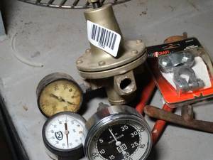 lot 1052 image: Gauges and Misc Tools