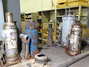 lot 1066 image: Lot of Jacks