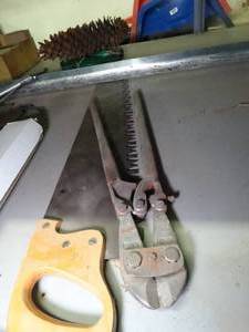 lot 1068 image: Long Single Handle Saw and Bolt Cutter