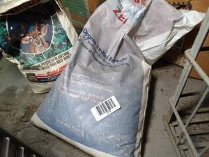 lot 1078 image: Small Bags of De-Icer and Soil