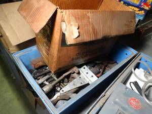 lot 1098 image: Pipe Clamp - Hinges - Sprinklers