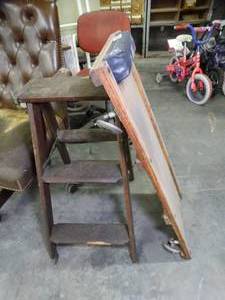 lot 1112 image: Small Step Ladder and Auto Creeper