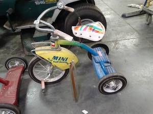 lot 1113 image: Vintage Colorful Kids Murry Tricycle  Mickey Mouse Bell