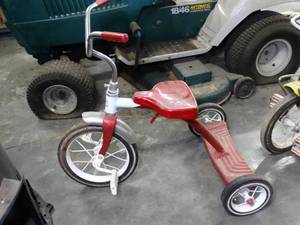 lot 1114 image: Flexible Flyer  Red and White Kids Tricycle