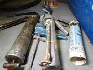 lot 1135 image: Grease and Caulk Guns
