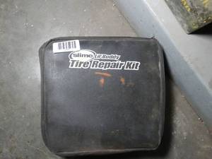 lot 1171 image: Slime Tire Repair Kit w Compressor