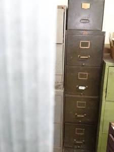 lot 1340 image: Metal 4 Drawer File Cabinet  1