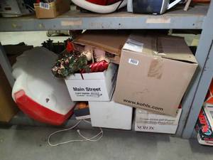 lot 1389 image: Large Seasonal Lot of Decor