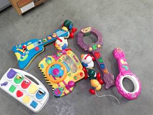 lot 1405 image: Lot of Young Kids Toys
