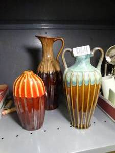 lot 1420 image: Decorative Vases