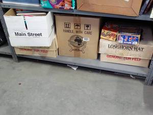 lot 1439 image: BOoks  BoOKs  BOOKs - Star-wars and more