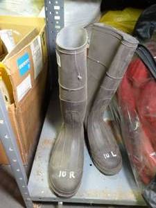 lot 1462 image: Size 10 Rubber Boots