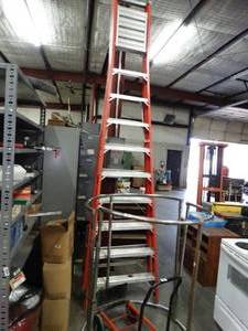lot 1469 image: 10Ft Folding Michigan Platform Ladder