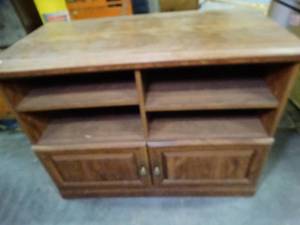 lot 1472 image: Desk - Hutch and Coffee Table