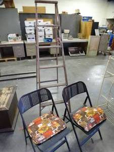 lot 1475 image: 2 Metal Folding Chairs and Small Wood Ladder