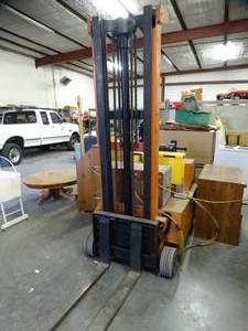 lot 1477 image: Big Joe Running electric forklift