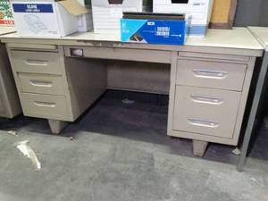 lot 1482 image: Office desk