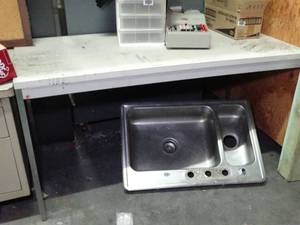 lot 1484 image: 5 ft Table