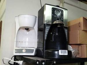 lot 1500 image: Lot of 2 Coffee Makers