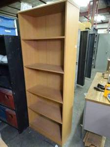 lot 1505 image: 6 Ft Wood Book Shelf