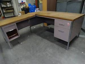 lot 1506 image: L - Shaper Wood and Metal Desk