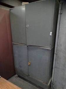 lot 1507 image: Really cool 70 x 2 or 140 Drawer Cabinet on Wheels Great for Small Parts or Fasteners