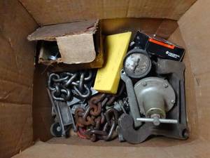 lot 1528 image: Chain - Gauge and Misc Lot