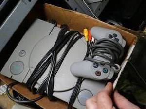 lot 1538 image: Sony PlayStation w 1 Controller