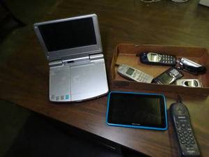 lot 1542 image: Mixed Lot of Vintage Electronics  Phones Etc