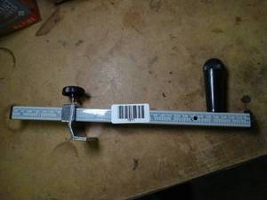 lot 1571 image: Uline Packing Material Cutter