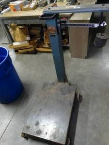 lot 1592 image: Fairbanks Morse & Co Scale 1124  w Weights