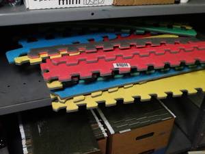 lot 1650 image: Foam interlocking mats