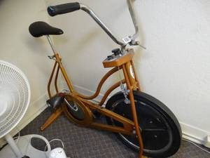 lot 1723 image: Vintage Schwinn Exercise Bike