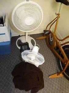 lot 1722 image: Lot of 2 Fans  Small Heater and Blanket