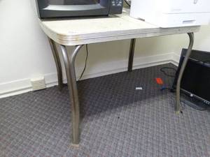 lot 1708 image: Vintage 1950s Table