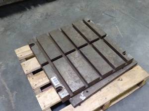 lot 1794 image: 18in x 18in Cast Iron Milling Table