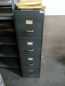 lot 1223 image: 4 Drawer Metal File Cabinet