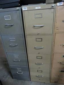 lot 1227 image: 4 Drawer Metal File Cabinet