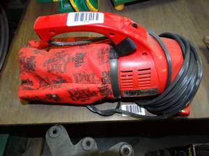 lot 1319 image: Small Dirt Devil Vacuum