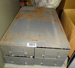 lot 1331 image: 4 Drawer Small Metal Cabinet w Contents