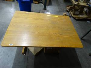 lot 1595 image: Nice Solid 5ft Wood Table