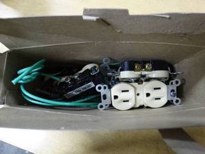 lot 1632 image: Electrical plugs