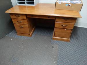 lot 1696 image: Nice Wood Office Desk