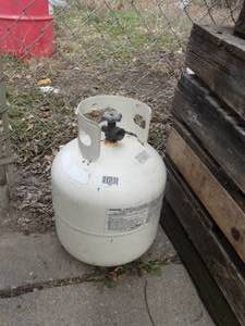 lot 1864 image: Small Empty Propane Tank