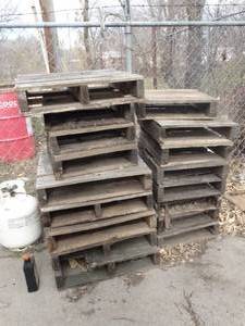 lot 1865 image: Small Pallets