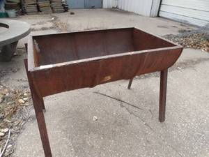 lot 1881 image: 12 Barrel Planter  Tub