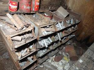 lot 1897 image: Scrap Metal Parts and Rack  Old Rusty Oil Cans