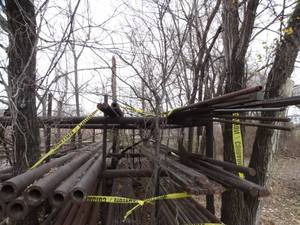 lot 1905 image: Top 2 Shelfs of Long Steel Rods w Rack